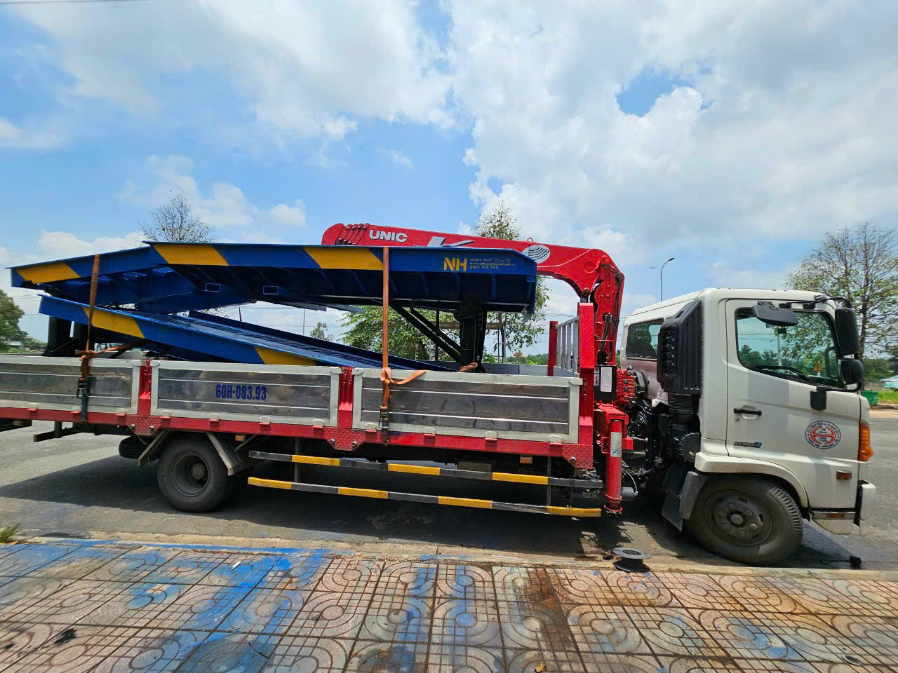 Cho thuê cầu container